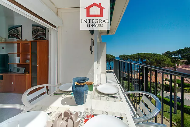 APARTAMENTO EN LA FOSCA CON TERRAZA, PARKING Y VISTA MAR LATERAL