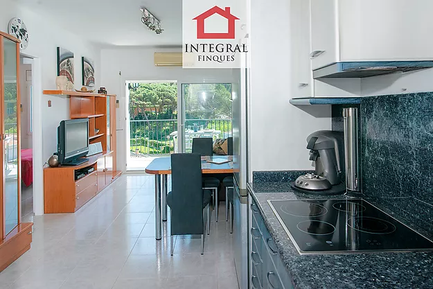 APARTAMENTO EN LA FOSCA CON TERRAZA, PARKING Y VISTA MAR LATERAL