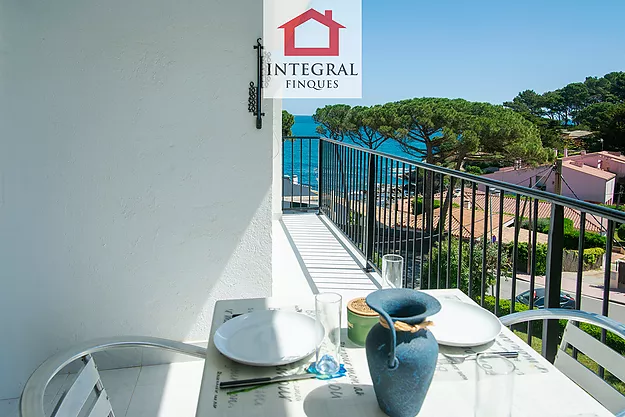 APARTAMENTO EN LA FOSCA CON TERRAZA, PARKING Y VISTA MAR LATERAL