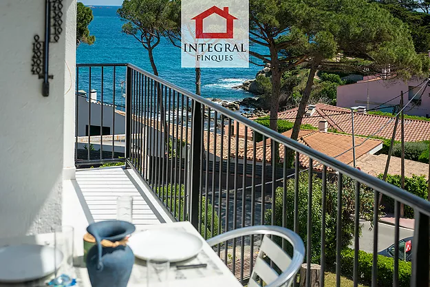 APARTAMENTO EN LA FOSCA CON TERRAZA, PARKING Y VISTA MAR LATERAL