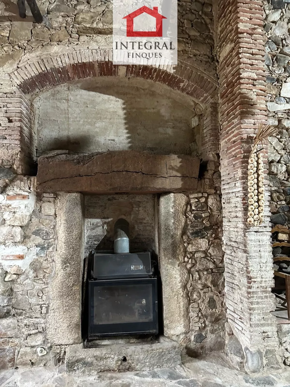 MAGNIFÍCA MASÍA DEL s.XVII A 2 MINUTOS DE CALONGE