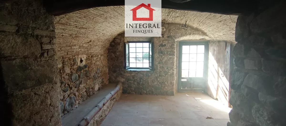 MAGNIFÍCA MASÍA DEL s.XVII A 2 MINUTOS DE CALONGE