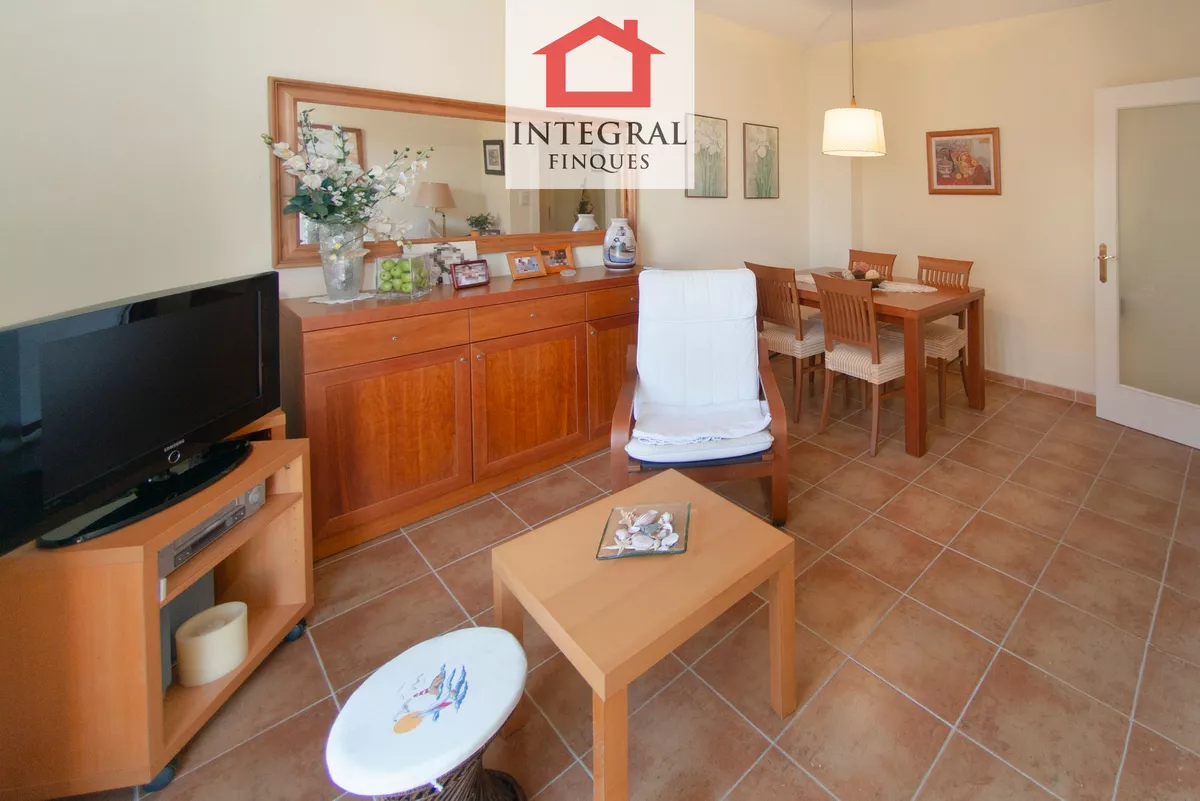 APARTAMENT AMB PÀRQUING A 2 MINUTS DE LA PLATJA