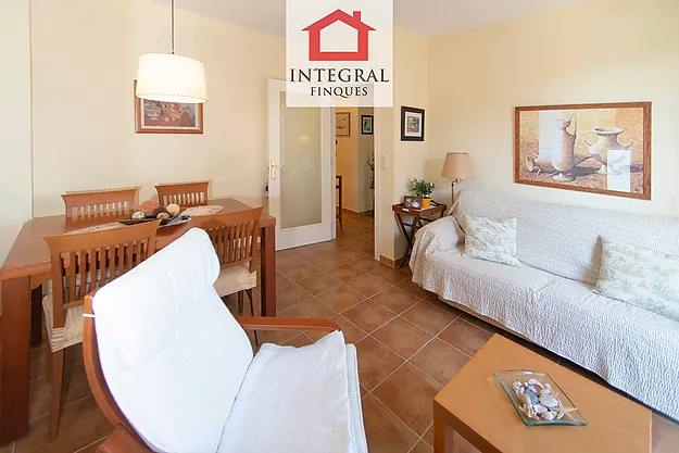 APARTAMENT AMB PÀRQUING A 2 MINUTS DE LA PLATJA