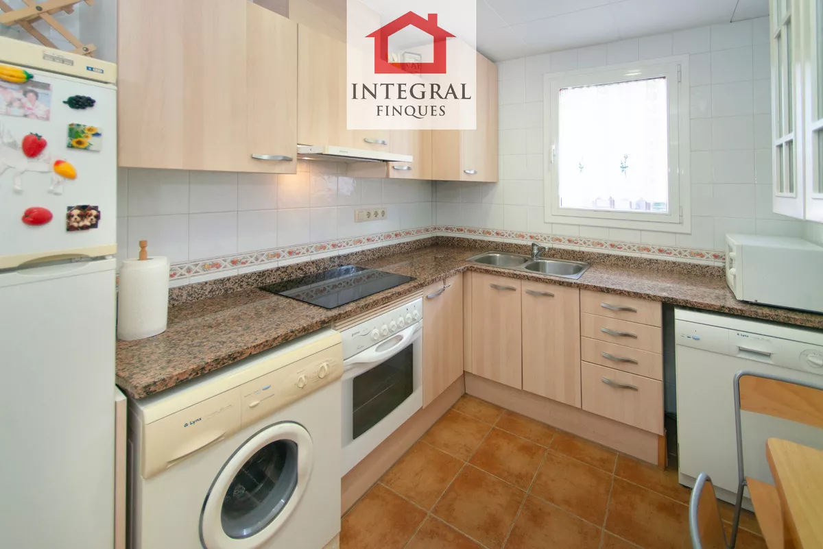 APARTAMENT AMB PÀRQUING A 2 MINUTS DE LA PLATJA