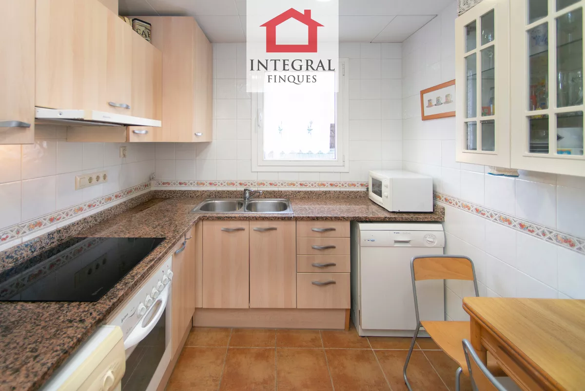 APARTAMENT AMB PÀRQUING A 2 MINUTS DE LA PLATJA