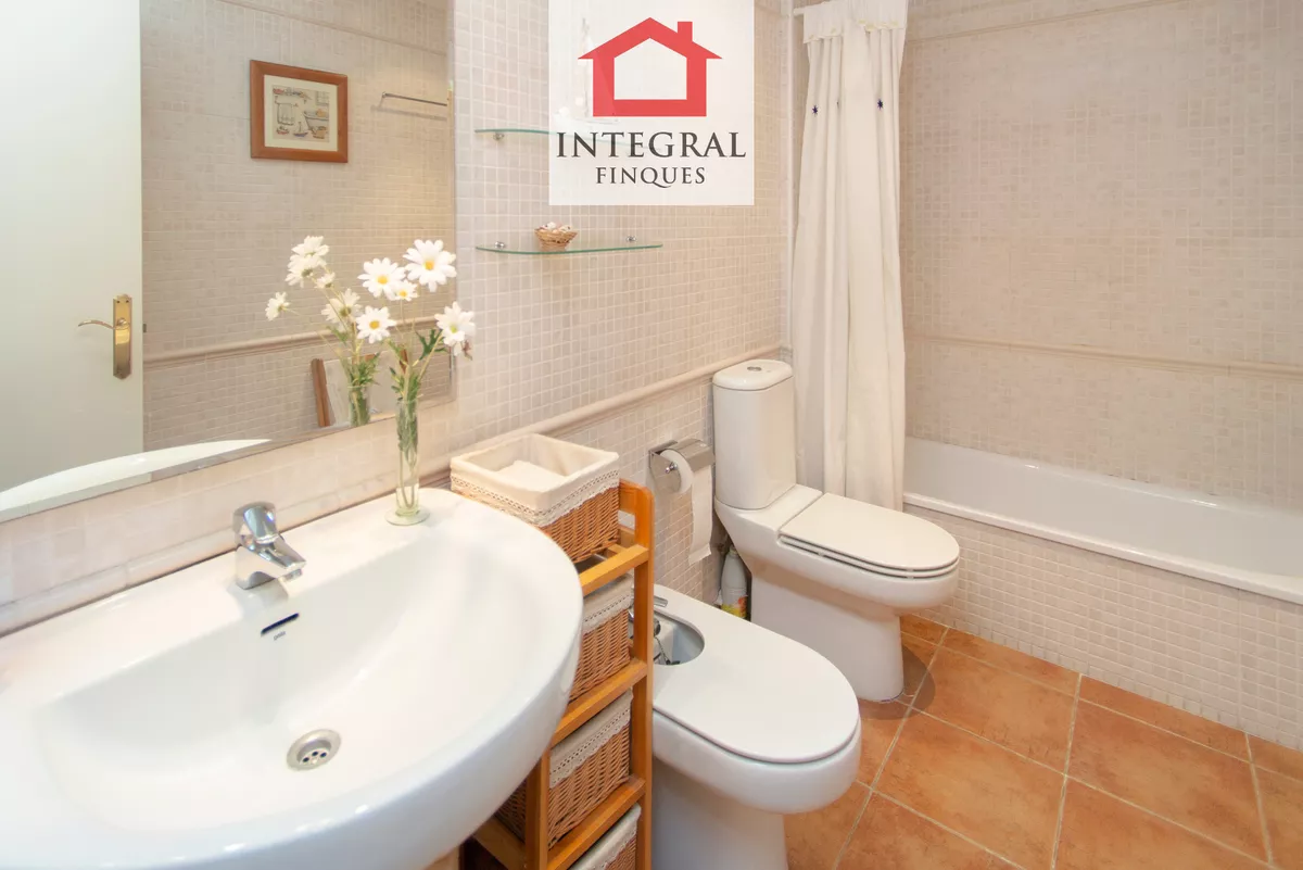 APARTAMENT AMB PÀRQUING A 2 MINUTS DE LA PLATJA