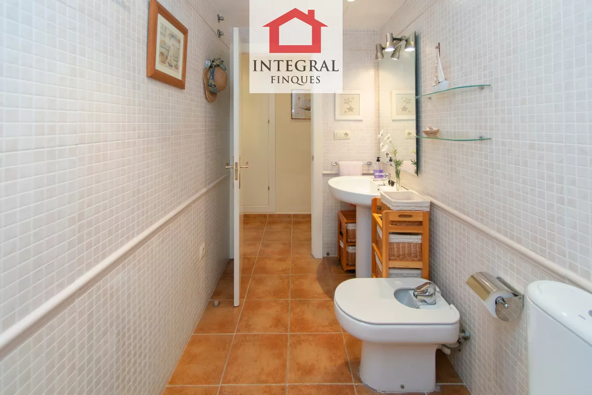 APARTAMENT AMB PÀRQUING A 2 MINUTS DE LA PLATJA