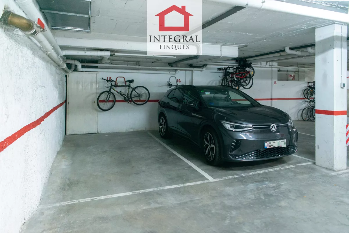 APARTAMENT AMB PÀRQUING A 2 MINUTS DE LA PLATJA