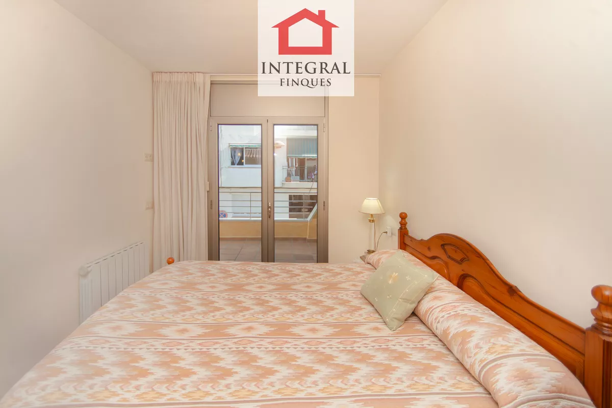 CASA CON TERRAZA Y GARAJE