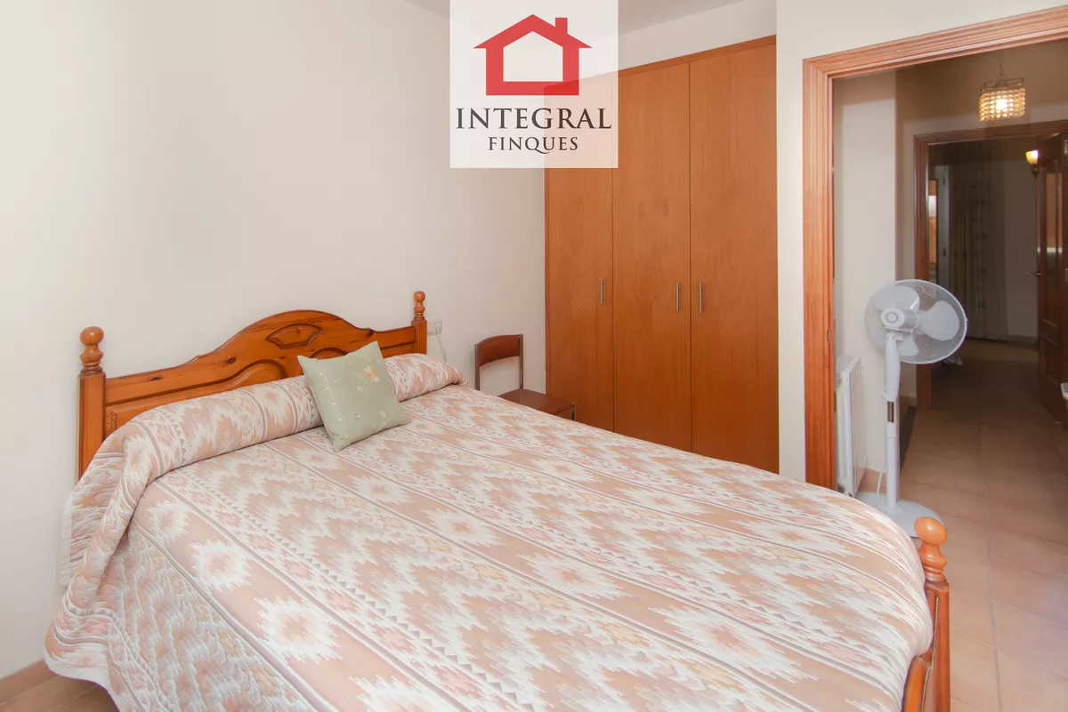 CASA CON TERRAZA Y GARAJE