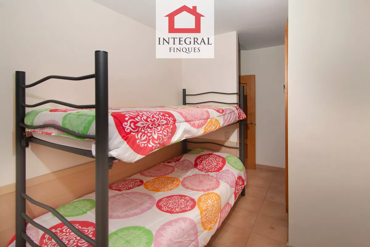 CASA CON TERRAZA Y GARAJE