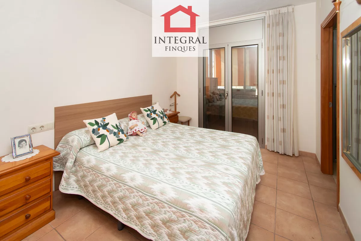 CASA CON TERRAZA Y GARAJE