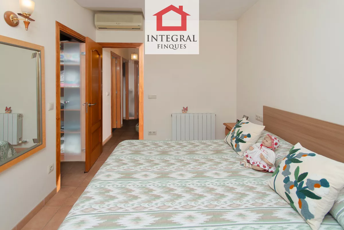 CASA CON TERRAZA Y GARAJE