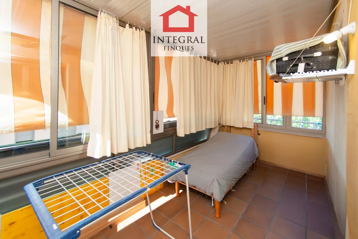 CASA CON TERRAZA Y GARAJE