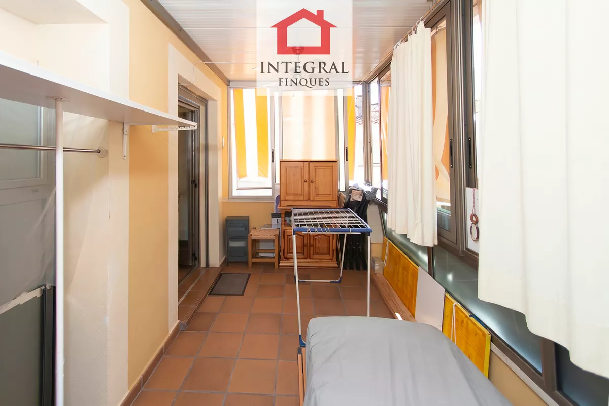 CASA CON TERRAZA Y GARAJE