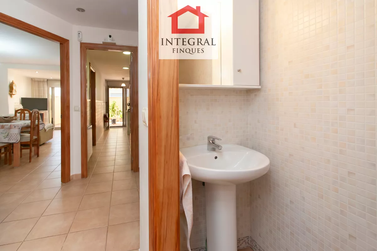 CASA CON TERRAZA Y GARAJE