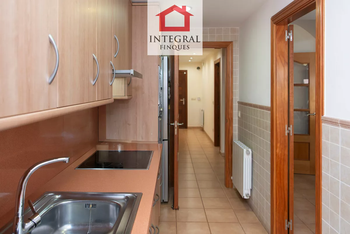CASA CON TERRAZA Y GARAJE