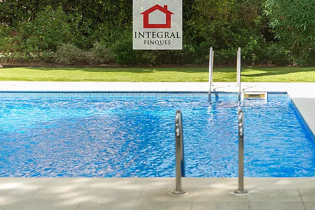 APARTAMENTO EN LA FOSCA CON PISCINA COMUNITARIA Y VISTAS AL MAR