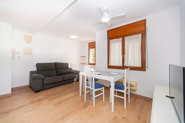 APARTAMENTO EN EL CENTRO DE PALAM&Oacute;S CON PARKING Y TRASTERO
